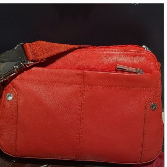 New Genuine Danier leather fanny pack belt bag in vibrant red & silver - Picture 11 of 11